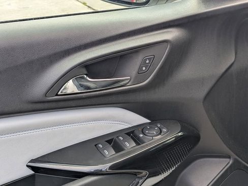 Used 2025 Chevrolet Trax LT w/ LT Convenience Package image 13