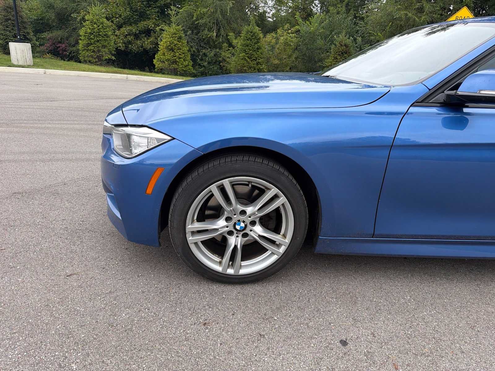 Used 2013 BMW 328i xDrive Sedan AWD/4WD image 2