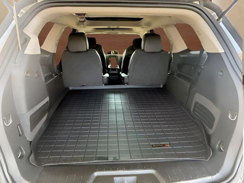 Used 2011 Buick Enclave CXL image 26