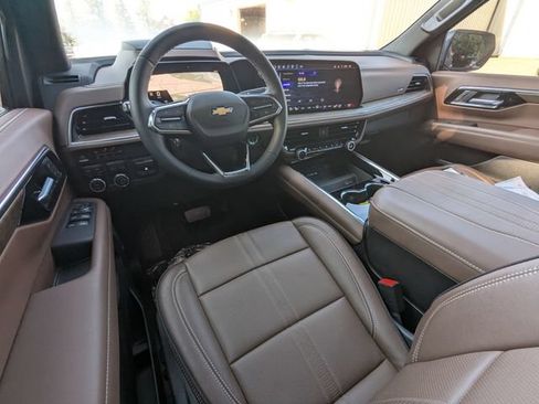 Used 2025 Chevrolet Tahoe High Country AWD/4WD image 2