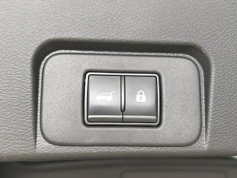 Certified 2023 Nissan Rogue SV w/ SV Premium B Package AWD/4WD image 15