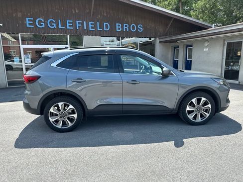 Used 2023 Ford Escape Platinum AWD/4WD image 4