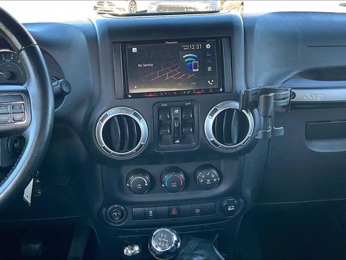 Used 2015 Jeep Wrangler Unlimited Sahara image 6