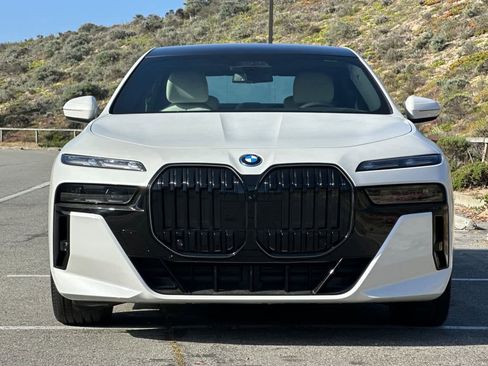 New 2025 BMW 750e xDrive w/ Executive Package image 10