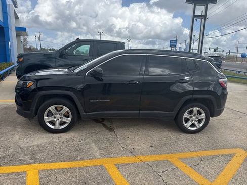 Used 2023 Jeep Compass Latitude AWD/4WD image 5
