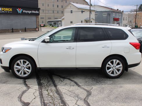 Used 2019 Nissan Pathfinder SL w/ SL Premium Package AWD/4WD image 2