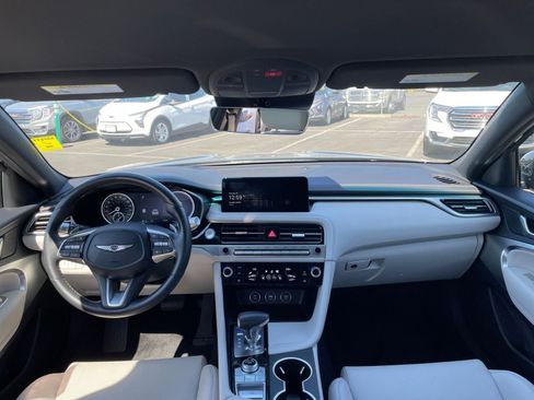 Used 2025 Genesis G70 2.5T image 33