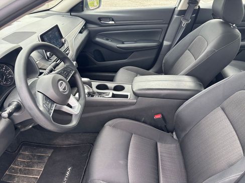 Used 2025 Nissan Altima 2.5 SV FWD image 27
