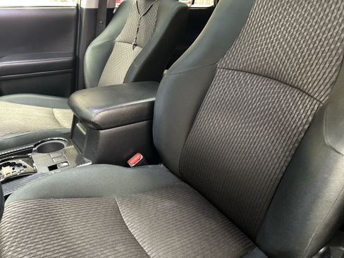 Used 2019 Toyota 4Runner TRD Off-Road AWD/4WD image 6