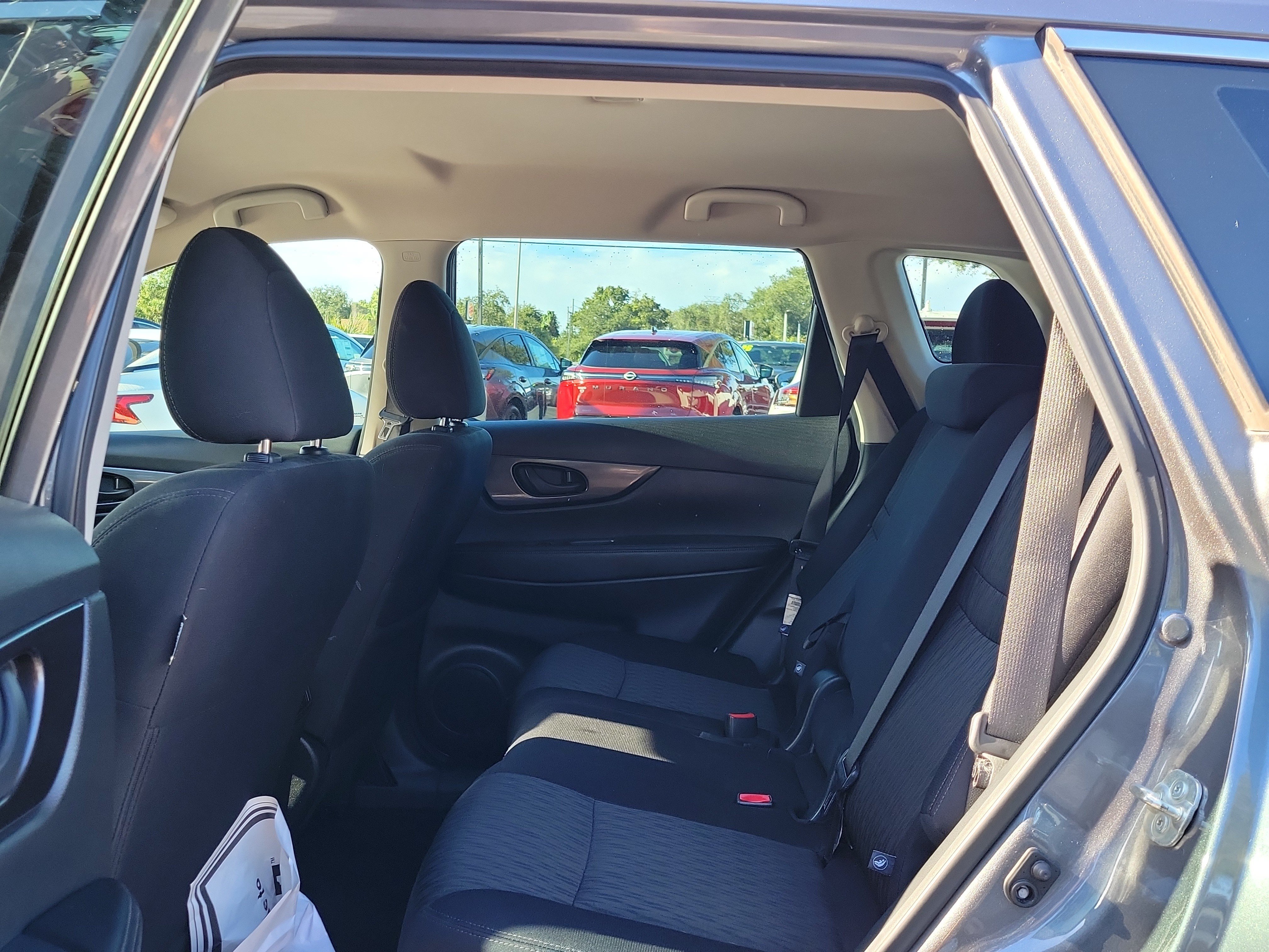 Used 2020 Nissan Rogue S FWD image 12