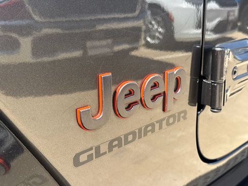 Used 2021 Jeep Gladiator Mojave AWD/4WD image 6