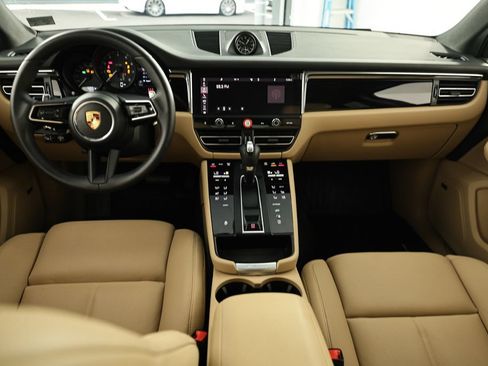 Certified 2026 Porsche Macan AWD/4WD image 29