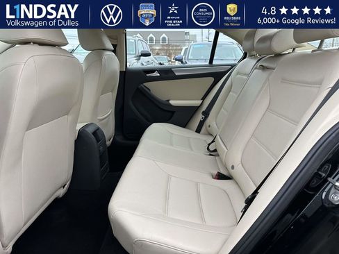 Used 2017 Volkswagen Jetta SE image 13