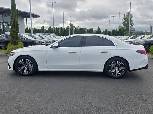 Used 2024 Mercedes-Benz E 350 4MATIC Sedan image 3