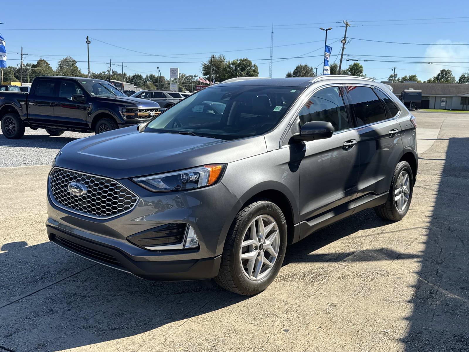 Used 2024 Ford Edge SEL w/ Convenience Package AWD/4WD image 3