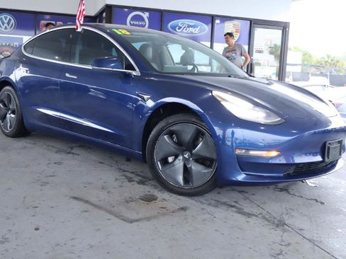 Used 2018 Tesla Model 3 Mid Range RWD image 3