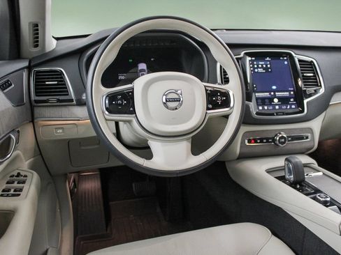 Certified 2024 Volvo XC90 B6 Plus w/ Protection Package Premier AWD/4WD image 17
