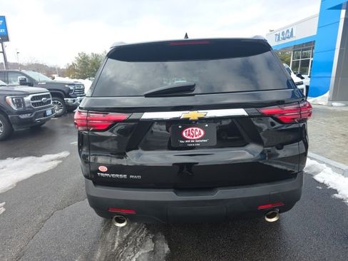 Used 2022 Chevrolet Traverse LS image 5