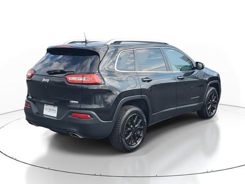 Used 2016 Jeep Cherokee Latitude w/ Comfort & Sound Group FWD image 4