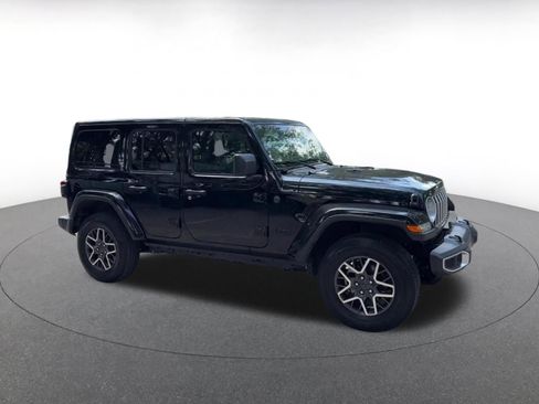 Used 2025 Jeep Wrangler Unlimited Sahara AWD/4WD image 2