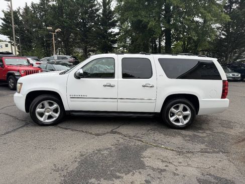 Used 2010 Chevrolet Suburban LTZ RWD image 4