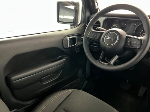 Used 2025 Jeep Wrangler Unlimited Sport AWD/4WD image 12