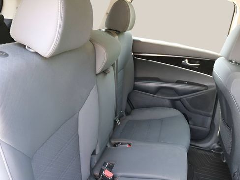 Used 2020 Kia Sorento S FWD image 20