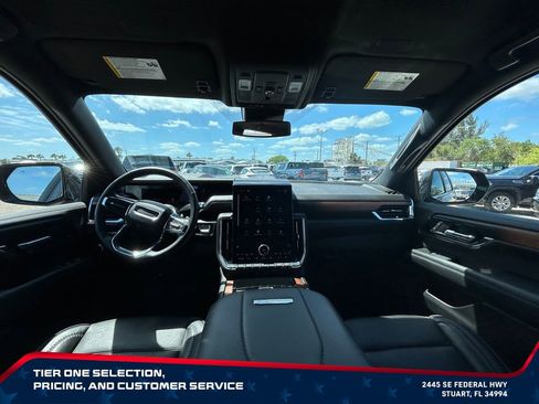 Used 2025 GMC Yukon Denali RWD image 27