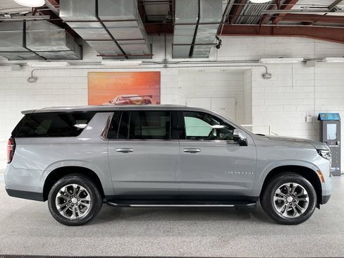 Used 2025 Chevrolet Suburban LT w/ Comfort Package image 12