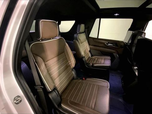 Used 2025 GMC Yukon Denali Ultimate w/ LPO, Floor Liner Package AWD/4WD image 23