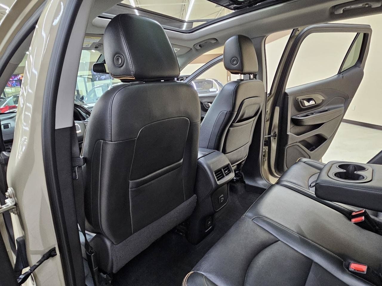 Used 2022 GMC Terrain AT4 w/ Tech Package AWD/4WD image 26