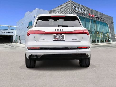 Used 2023 Audi e-tron Premium Plus w/ Premium Plus Package AWD/4WD image 3