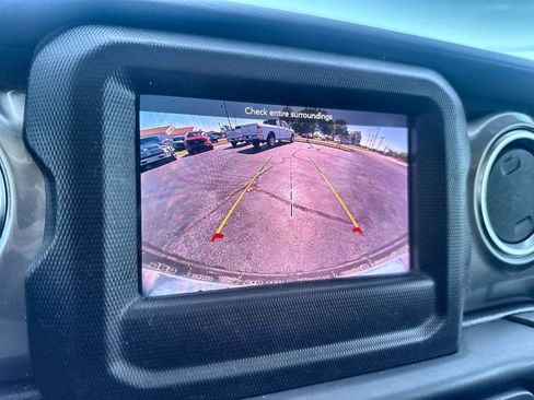 Used 2020 Jeep Wrangler Unlimited Sahara AWD/4WD image 17