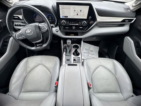Used 2023 Toyota Highlander Limited image 14
