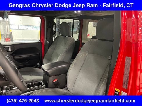 Used 2024 Jeep Wrangler Unlimited w/ Convenience Group AWD/4WD image 37