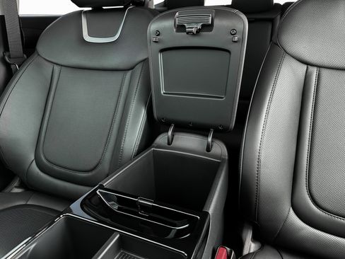 New 2025 Hyundai Tucson Limited image 18