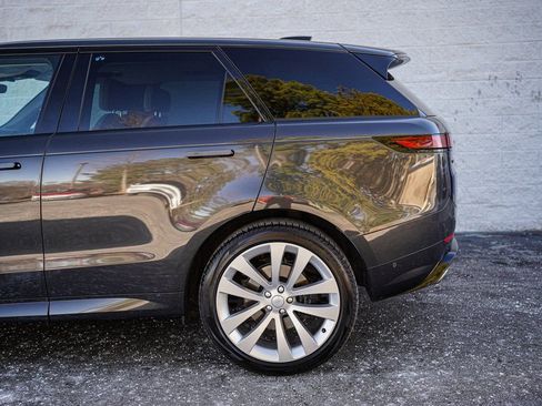 Used 2023 Land Rover Range Rover Sport SE Dynamic image 12