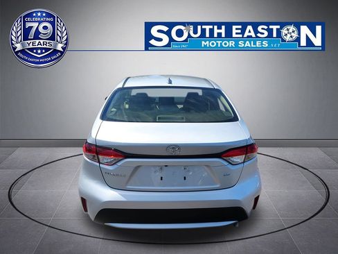 Used 2021 Toyota Corolla LE FWD image 4