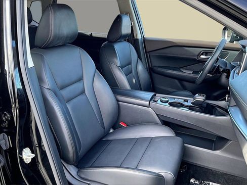 Certified 2023 Nissan Rogue SV w/ SV Premium Package image 28