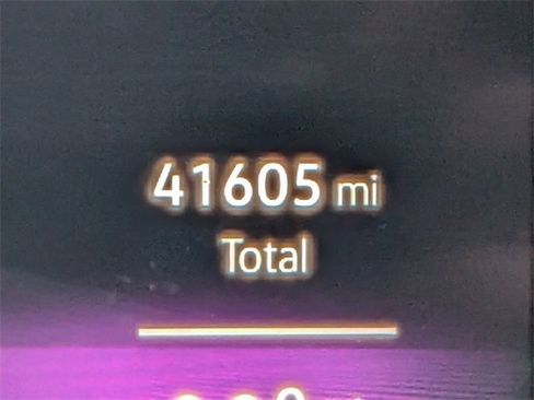 Certified 2022 Volkswagen Tiguan SE R-Line image 30