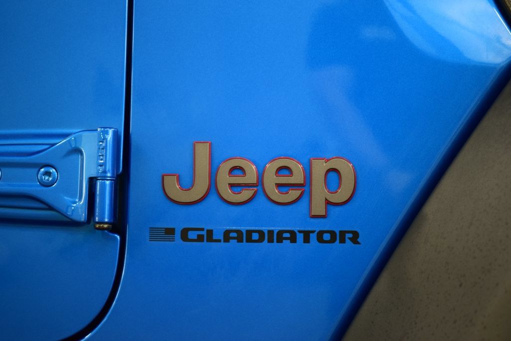 Used 2025 Jeep Gladiator Rubicon w/ Safety Group AWD/4WD image 18