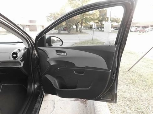 Used 2015 Chevrolet Sonic LT image 40