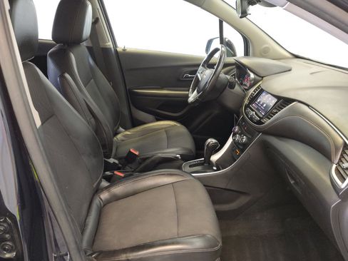 Used 2022 Chevrolet Trax LT w/ LT Convenience Package AWD/4WD image 21