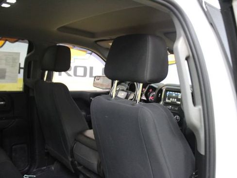 Used 2019 Chevrolet Silverado 1500 Custom w/ Custom Convenience Package AWD/4WD image 10