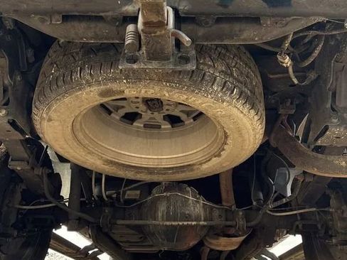 Used 2020 Nissan Titan SL w/ Moonroof Package image 9