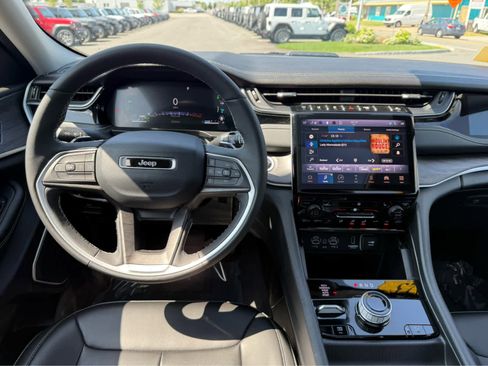 Used 2023 Jeep Grand Cherokee 4WD 4xe image 14