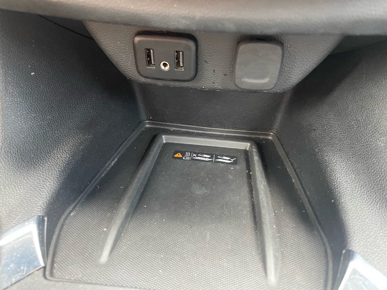 Used 2023 Chevrolet Traverse LT FWD image 11