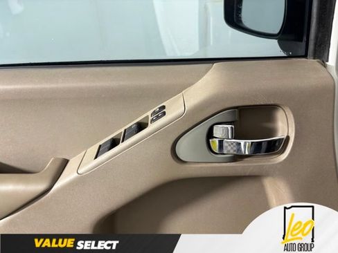 Used 2016 Nissan Frontier SV w/ SV Value Truck Package AWD/4WD image 13