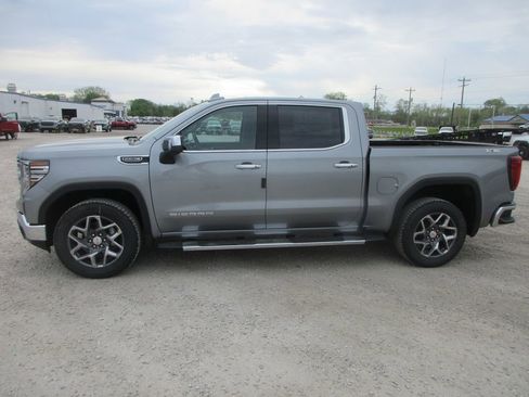 New 2026 GMC Sierra 1500 SLT image 9