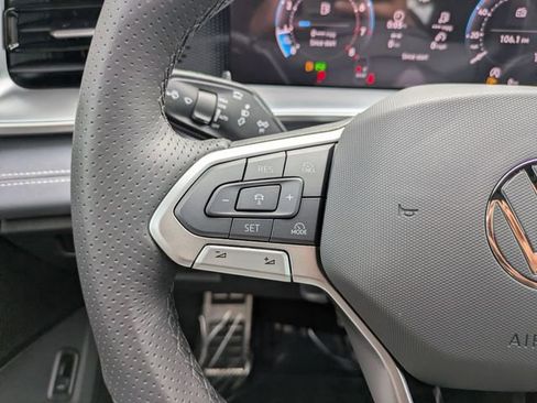 New 2026 Volkswagen Tiguan SE R-Line FWD image 27